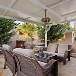 Daire Dionysia Two-bedroom House