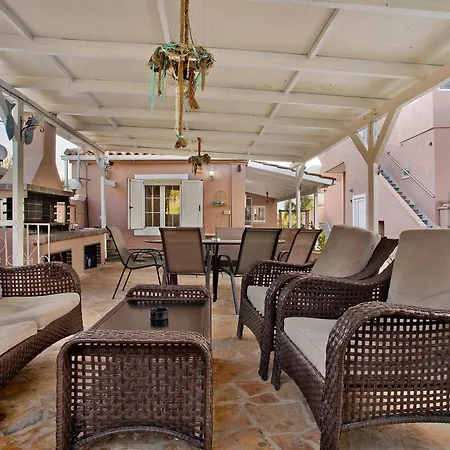 Dionysia Two-bedroom House اليكاناس